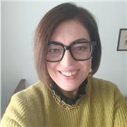 Avvocato civilista impartisce lezioni di diritto a studenti delle scuole superiori